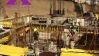 مراحل قالب بندی، شابلون گذاری و قراردهی و بستن پیچ های جداساز لرزه ای در یک بیمارستان در حال ساخت مراحل قالب بندی، شابلون گذاری و قراردهی و بستن پیچ های جداساز لرزه ای در یک بیمارستان در حال ساخت