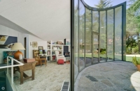 خانه ای تنها با استفاده مجدد از مخزن آب خانه ای تنها با استفاده مجدد از مخزن آب