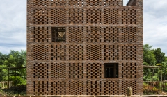 استودیو قرمز مایل به قهوه ای Terra Cotta Studio