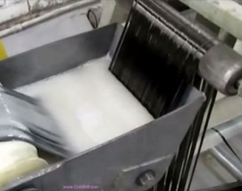 ویدیویی با نمای نزدیک از تولید میلگرد کربنی یا CFRP که محصول نهایی اکسترود شده و میلگرد بافته شده تولید می گردد، دیدن این ویدو را حتماً پیشنهاد می نماییم ویدیویی با نمای نزدیک از تولید میلگرد کربنی یا CFRP که محصول نهایی اکسترود شده و میلگرد بافته شده تولید می گردد، دیدن این ویدو را حتماً پیشنهاد می نماییم