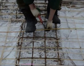 ساخت دال بتنی از آرماتورهای کم وزن و با مقاومت بسیار بالای GFRP یا فایبرگلاسی به جای میلگردهای فولادی سنتی در این دال بتنی از ساخت دال بتنی از آرماتورهای کم وزن و با مقاومت بسیار بالای GFRP یا فایبرگلاسی به جای میلگردهای فولادی سنتییبک وزن و با مقاومت بسیار بالای GFRP یا فایبرگلاسی استفاده شده است.