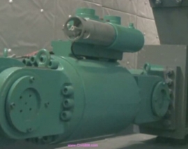 کلیپ نصب میراگر ویسکوز در مهاربند چوورن در ساختمان بلند در ژاپن