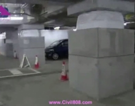 فیلم از طبقه جداسازی شده لرزه ای در تراز پارکینگ در ژاپن