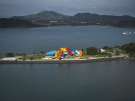 اوریگامی  فرانک گری  شبیه Biomuseo باز در پاناما سیتی