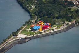 اوریگامی  فرانک گری  شبیه Biomuseo باز در پاناما سیتی