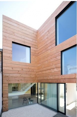 خانه ی Holzmassivhaus ساخته شده از چوب ساده