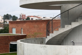 ایستگاه آتش نشانی و بازداشتگاه های سانتو تیرسو-آلوارو سیزا(پروژه8)