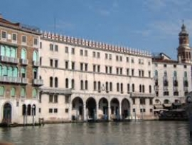 Benetton's Rialto megastore-رم کولهاس(پروژه)