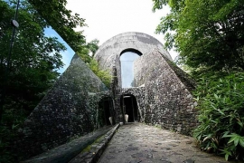 طراحی متفاوت کلیسای سنگی در ژاپن