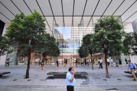 Apple Opens its First Flagship Store in Singapore