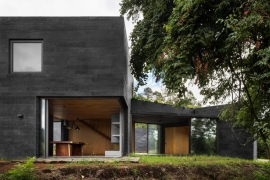 طراحی و ساخت خانه ای با بتن سیاه
