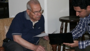 قسمتی از مستند مصاحبه رادیو 808 با مرحوم مهندس علی اکبر معین فر (پدر مهندسی زلزله ایران) -سطح آشنایی ایشان با اینترنت و کامپیوتر و کار با اپلیکیشن قسمتی از مستند مصاحبه رادیو 808 با مرحوم مهندس علی اکبر معین فر (پدر مهندسی زلزله ایران) -سطح آشنایی ایشان با اینترنت و کامپیوتر و کار با اپلیکیشن